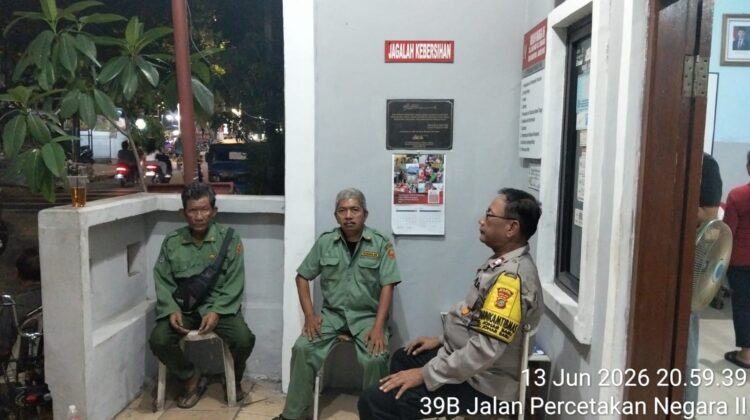 Perkuat Poskamling, Polisi dan Warga RW 06 Johar Baru Bersatu Cegah Kejahatan Lingkungan