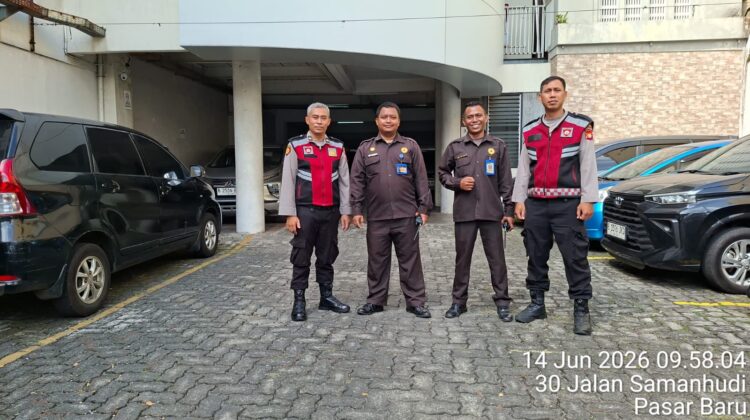 Sambang Dan Patroli Jalan Kaki Unit Samapta” Amankan Ibadah Missa Minggu, Jemaat GKI Samanhudi