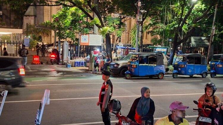 Polisi Siaga Amankan Ibadah Minggu Sore di Gereja Katedral