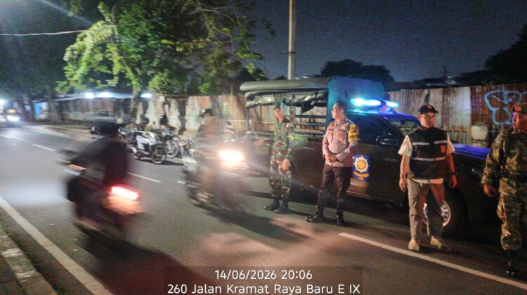 Patroli Komduk Gabungan TNI-Polri dan Satpol PP Perkuat Kondusivitas Wilayah Johar Baru