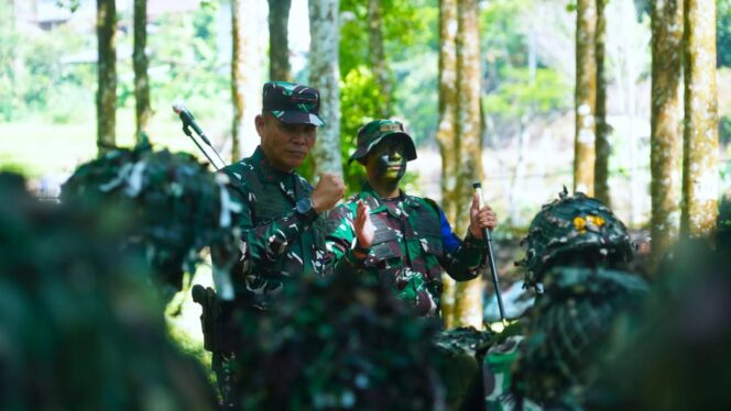 
					Pangdivif 1 Kostrad Tinjau Langsung Uji Siap Tempur Peleton Yonzipur 9 Kostrad