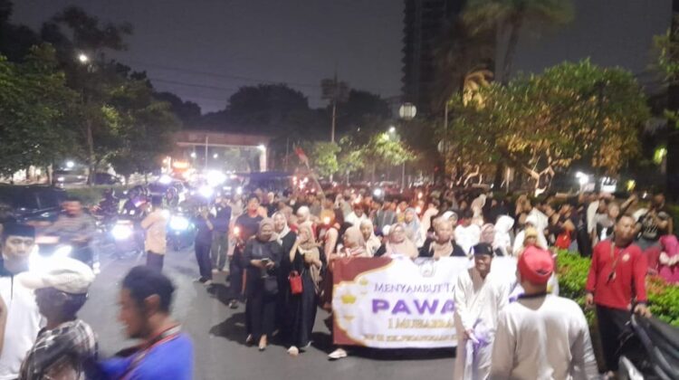 Bhabinkamtibmas Pegangsaan Amankan Pawai Obor Sambut Tahun Baru Islam 1448 H