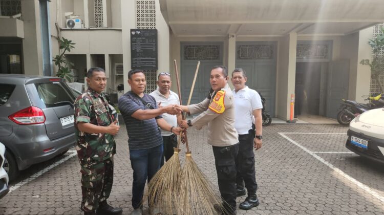SAMBUT HUT BHAYANGKARA KE-80, POLSEK METRO GAMBIR GELAR BHAKTI RELIGI DI GEREJA SIDANG JEMAAT ALLAH