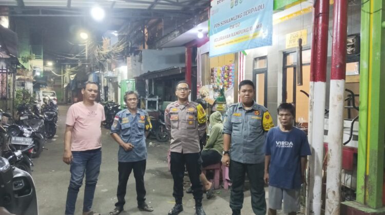 Menjaga Kampung Tetap Aman, Polisi dan Satkamling Bersinergi di Kampung Rawa