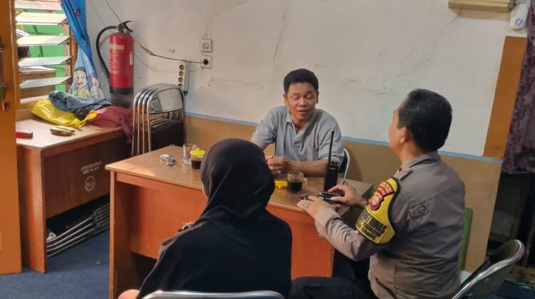 Sambang Ketua RW 03, Bhabinkamtibmas Karet Tengsin Tingkatkan Koordinasi dan Kebersamaan Menjaga Keamanan