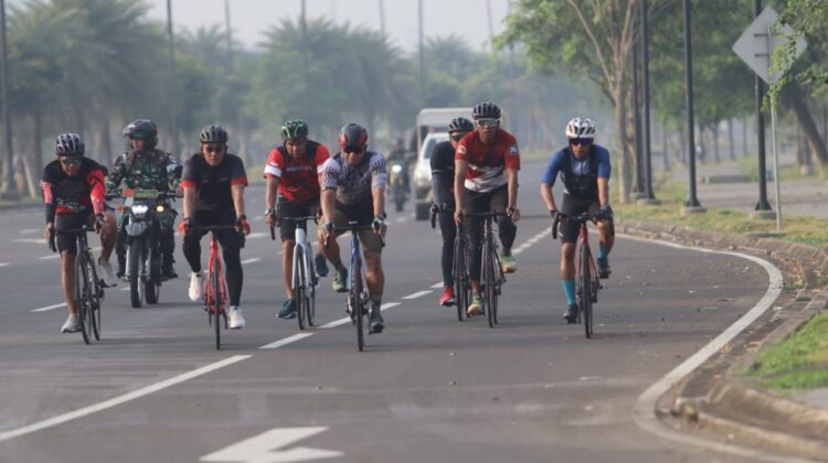 Wakasad Gowes 24 Km di PIK-2, Jaga Kebugaran dan Kedekatan dengan Rakyat