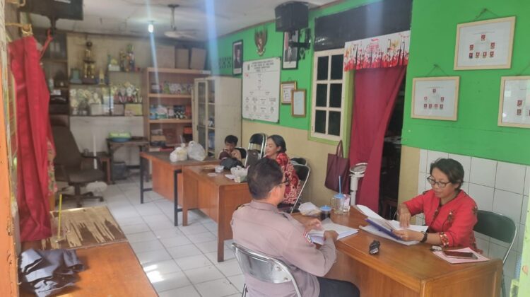 Bhabinkamtibmas Karet Tengsin Sambangi Sekretariat RW 02, Perkuat Sinergi Harkamtibmas dengan Warga