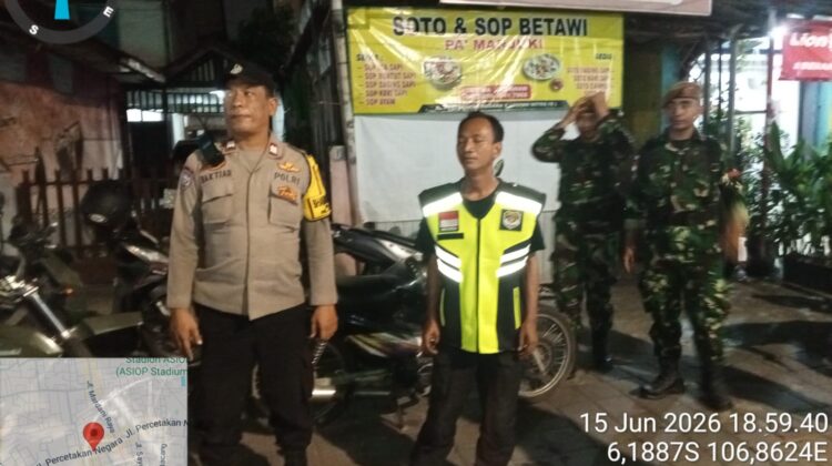 Patroli Komduk Malam Hari, TNI-Polri dan Stakeholder Bersatu Jaga Johar Baru Tetap Kondusif