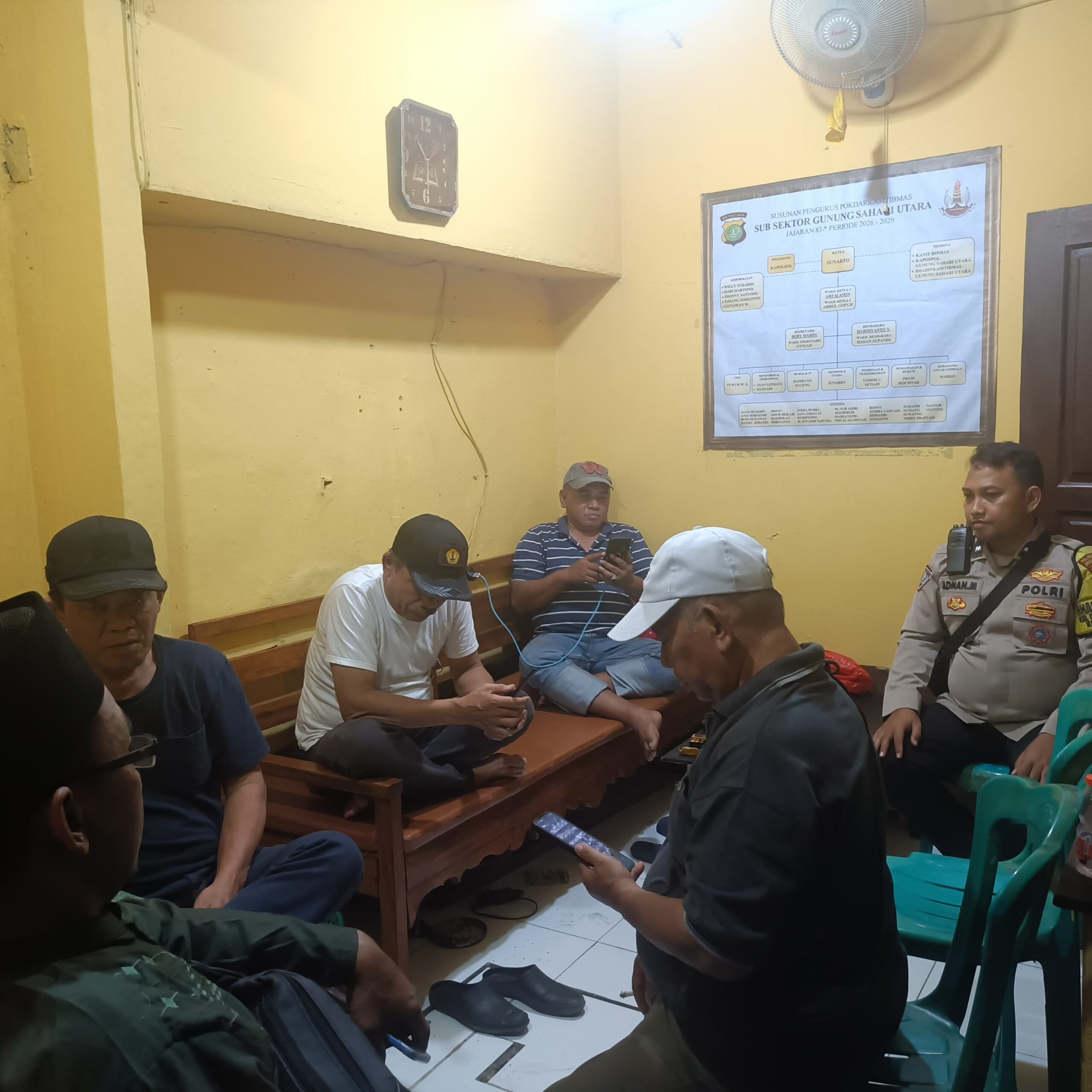 Bhabinkamtibmas Gunung Sahari Utara Perkuat Sinergi Kamtibmas Bersama Pokdarkamtibmas