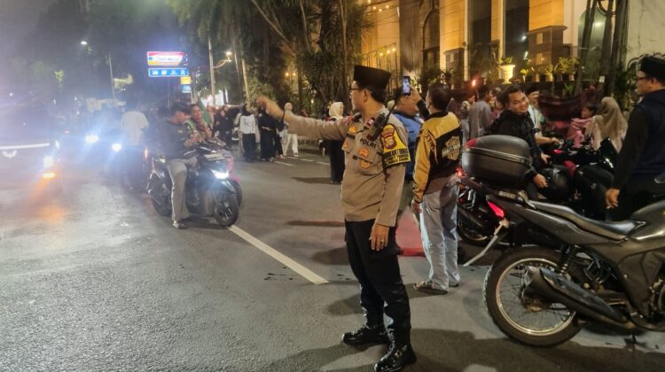 Sinergitas Bhabinkamtibmas dan Empat Pilar Amankan Pawai Obor Tahun Baru Islam 1 Muharam 1448 H di Karet Tengsin