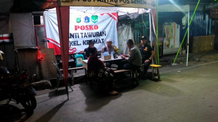 Polisi Sambangi Pos Siskamling di Kramat Pulo, Perkuat Antisipasi Tawuran dan Gangguan Kamtibmas