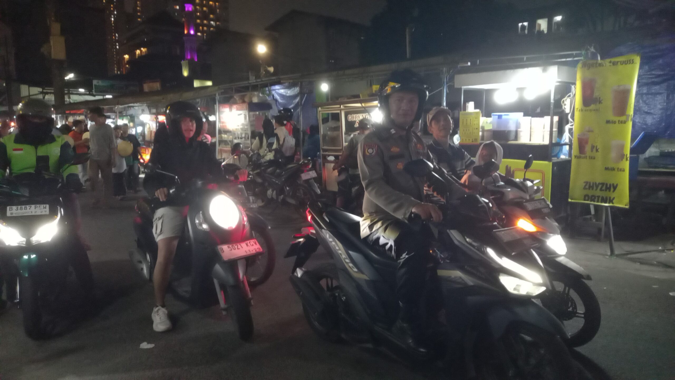 Bhabinkamtibmas Kebon Kacang Amankan Pawai Obor Sambut Tahun Baru Islam 1 Muharram 1448 H