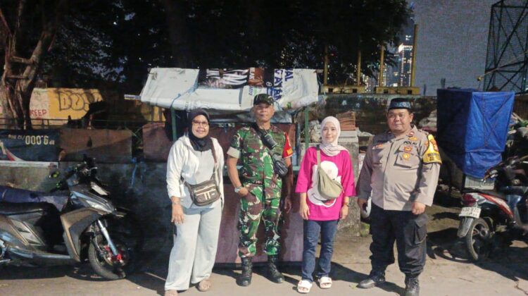 Polsek Tanah Abang Bersama Tiga Pilar Amankan Pawai Obor Sambut Tahun Baru Islam 1 Muharram 1448 H di Kelurahan Petamburan