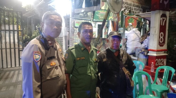 Bhabinkamtibmas Sambangi Satkamling, Perkuat Keamanan Lingkungan di Mangga Dua Selatan