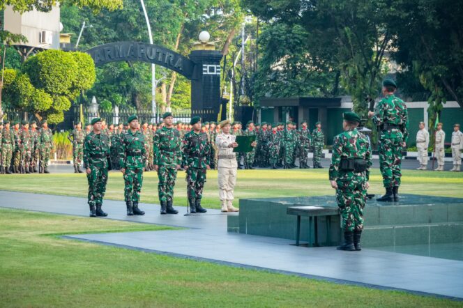
					Pangkostrad Pimpin Upacara 17-an Bulan Juni 2026