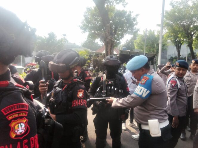 
					Kapolsek Metro Menteng Pimpin Apel Pengamanan Unras Mahasiswa di Bundaran HI