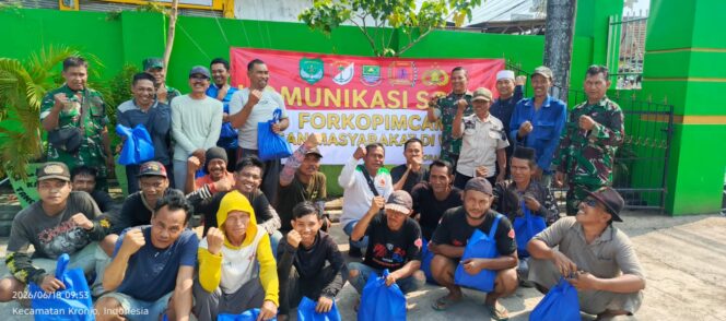 
					Jaga Jakarta On The Spot, Koramil Kronjo Bagikan 30 Paket Sembako