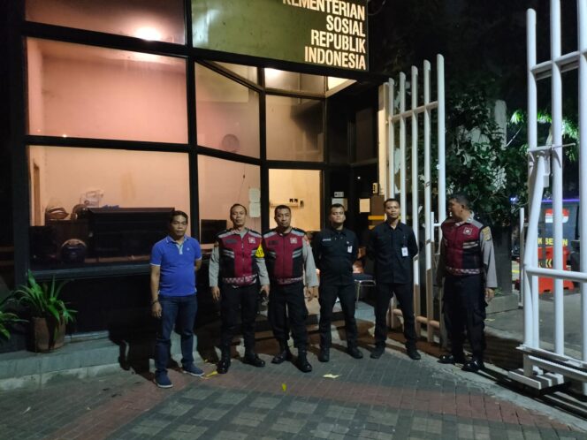 
					Polsek Senen Gelar Apel Ops Cipta Kondusif dan Patroli Tiga Pilar, Antisipasi Gangguan Kamtibmas