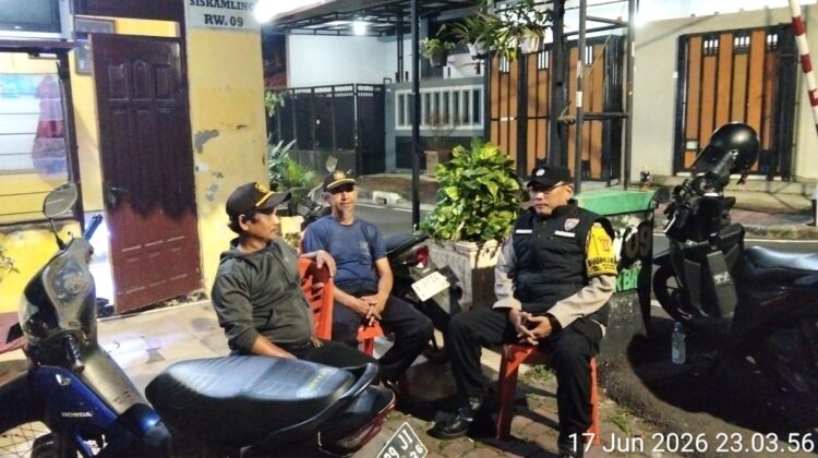 Malam Hari, Polisi Turun ke Poskamling: Ketertiban RW 09 Johar Baru Diperkuat dari Akar Lingkungan