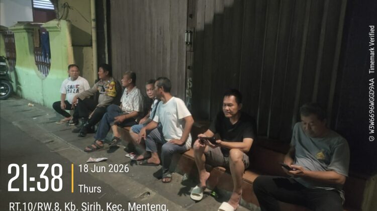 Bhabinkamtibmas dan Warga RW 08 Kebon Sirih Bersatu Jaga Lingkungan Tetap Kondusif