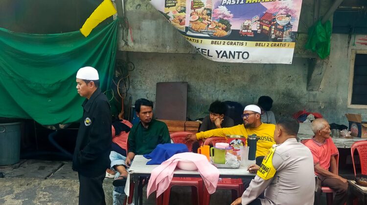 Bhabinkamtibmas Kramat Melayat ke Rumah Duka Warga, Wujud Empati dan Kepedulian Polri