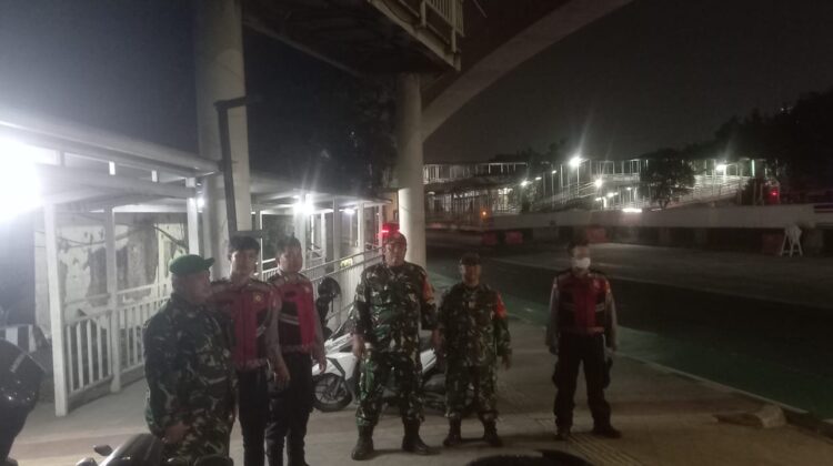 Babinsa dan Bhabinkamtibmas Matraman Bergerak! Patroli Gabungan Sisir Titik Rawan Demi Jaga Kondusivitas Wilayah