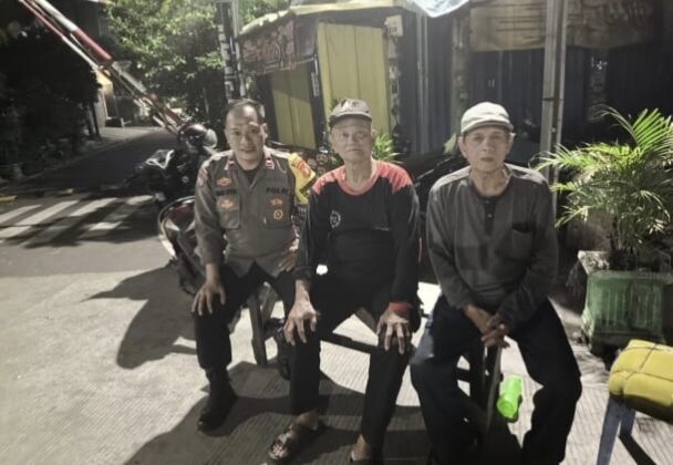 Jaga Lingkungan Tetap Kondusif, Bhabinkamtibmas Berikan Himbauan Kamtibmas kepada Warga