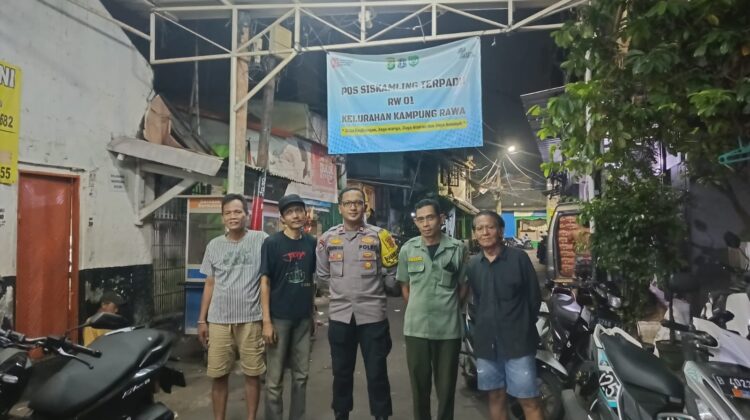 Sambang Poskamling Tengah Malam, Polisi dan Warga Perkuat Deteksi Dini Gangguan Kamtibmas di Kampung Rawa
