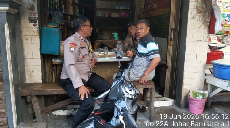 Patroli Sore dan Sambang Warga, Bhabinkamtibmas Johar Baru Perkuat Sinergi RT-RW Cegah Kejahatan Jalanan