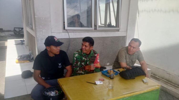 Pererat Silaturahmi, Sertu Muhammad Ajak Warga Jaga Kamtibmas dan Kebersihan Lingkungan