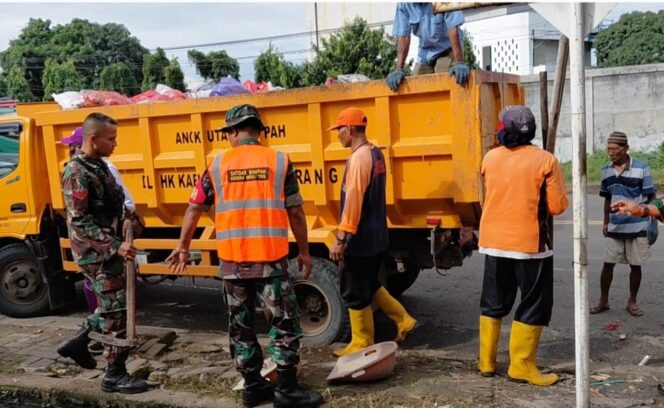 
					Hari Minggu, Satgas Sampah Koramil Cikupa Tetap Bekerja0