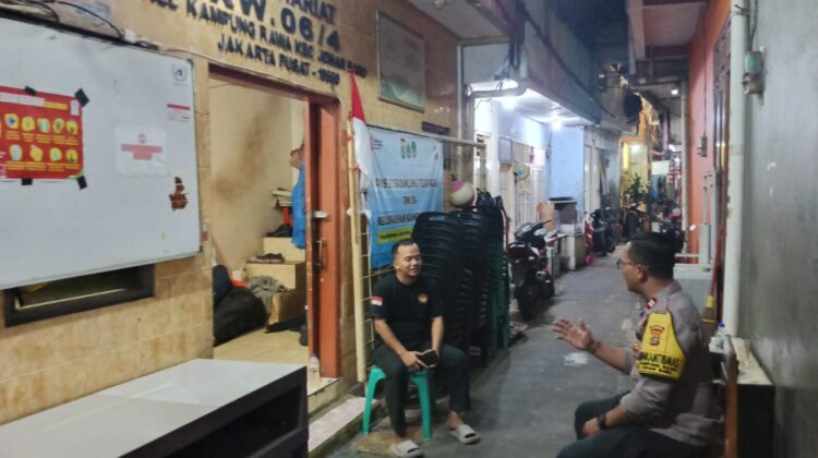Cegah Kejahatan Sejak Dini, Bhabinkamtibmas Aktif Sambangi Poskamling Kampung Rawa