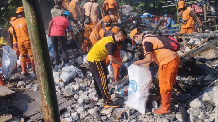 Tiga Pilar Hadir di Tengah Duka, Gotong Royong Pasca Kebakaran Jadi Simbol Kepedulian untuk Warga