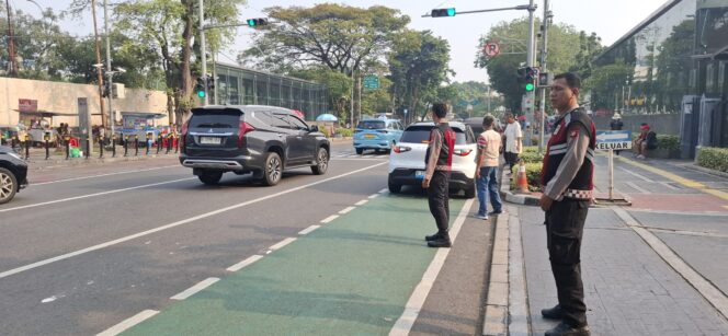 
					Kapolsubsektor Pasar Baru Pimpin Pelayanan Dan Pengamanan Misa Minggu di Gereja Katedral