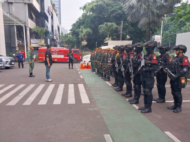 
					TNI-Polri Siaga di Kebon Sirih, 33 Personel Amankan Kawasan Kantor BGN Menteng