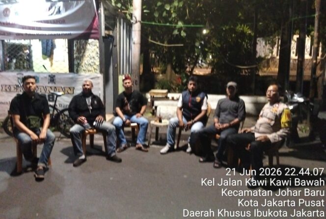 
					Bhabinkamtibmas Sambangi Poskamling RW 08, Ingatkan Tamu Wajib Lapor 1×24 Jam dan Tingkatkan Kewaspadaan Lingkungan