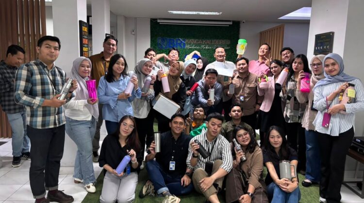 BRI BO Kalideres Terapkan Gerakan Go Green melalui Penggunaan Tumbler bagi Seluruh Pekerja