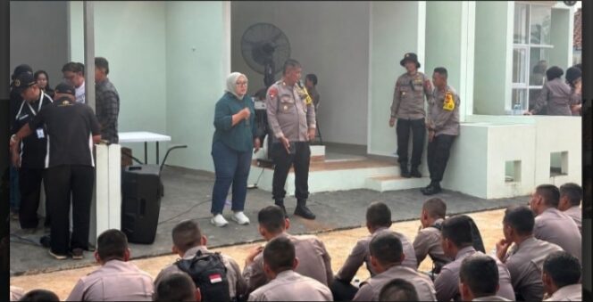 
					BRI Kanca Ciputat Sosialisasikan Produk BRIGuna Bersama Personel Brimob Yon C Ciputat