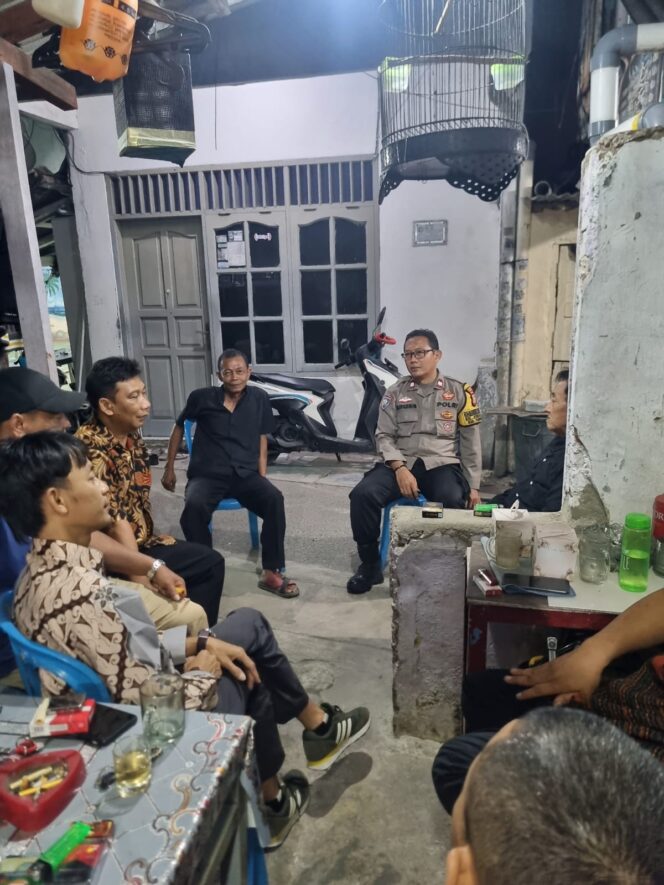 
					Cooling System di Pemukiman Warga, Bhabinkamtibmas Karet Tengsin Ajak Warga Cegah Kriminalitas