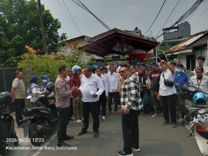 
					Bhabinkamtibmas Kampung Rawa Monitoring Keberangkatan Warga Ikuti Aksi Damai Dukung Program MBG