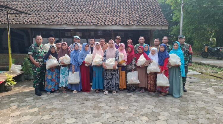 Jaga Jakarta On The Spot, Koramil 13/Cisoka Berikan 50 Sembako Kepada Warga
