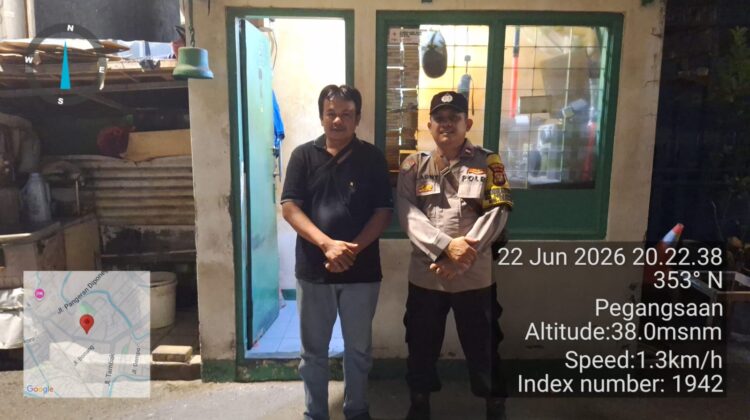 Polisi Sambangi Satkamling RW 02 Pegangsaan, Ajak Warga Jaga Keamanan Bersama