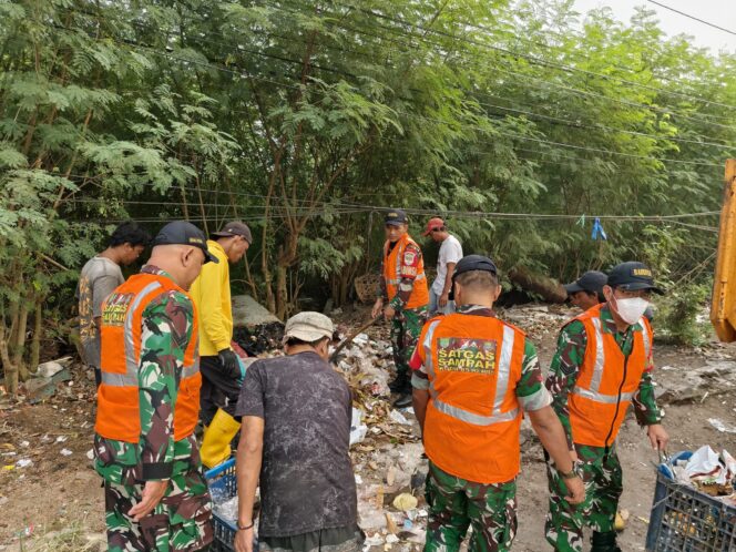 
					Satgas Kodim 0510 Tigaraksa Gerakkan Warga Berantas Sampah di Mauk
