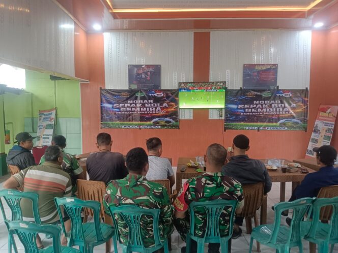 
					Nobar Gembira Piala Dunia Bersama Masyarakat di Makoramil 10/Sepatan