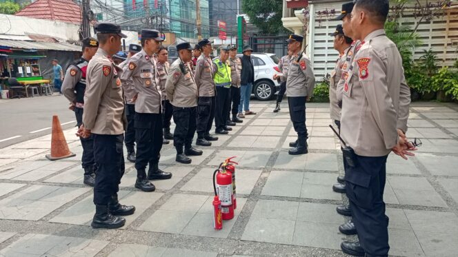 
					Massa Gerakan Bersama Rakyat Kampus Gelar Aksi di DPP PKB, Polisi Siagakan 18 Personel Pengamanan