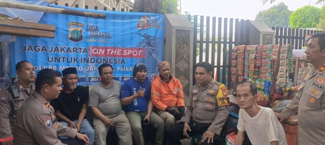 
					Polsek Senen Ajak Pedagang Kaki Lima dan Ojek Online Jaga Kamtibmas Lewat Program Jaga Jakarta On The Spot