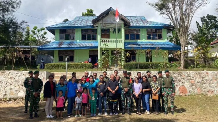 Jumat Berkah Penuh Kepedulian, Satgas Pamtas Yonarhanud 2 Kostrad Bagikan Bubur Gratis kepada Pelajar