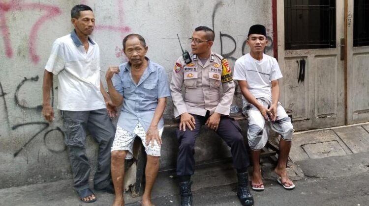 Patroli Humanis Bhabinkamtibmas Tingkatkan Rasa Aman di Tengah Masyarakat