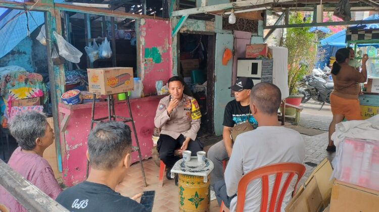 Wujud Kepedulian Polri, Bhabinkamtibmas Kebon Kosong Berikan Dukungan Moral kepada Korban Kebakaran
