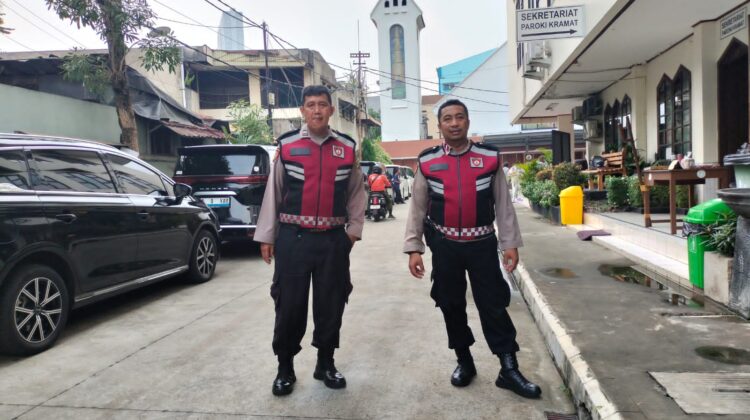 Patroli Samapta Polsek Senen Sambangi Gereja Hati Kudus, Pastikan Keamanan Obyek Vital Tetap Terjaga